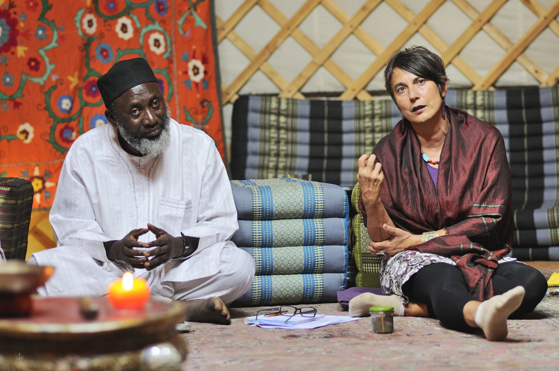 Global Peacebuilder Network - A man and a women in discussion situation